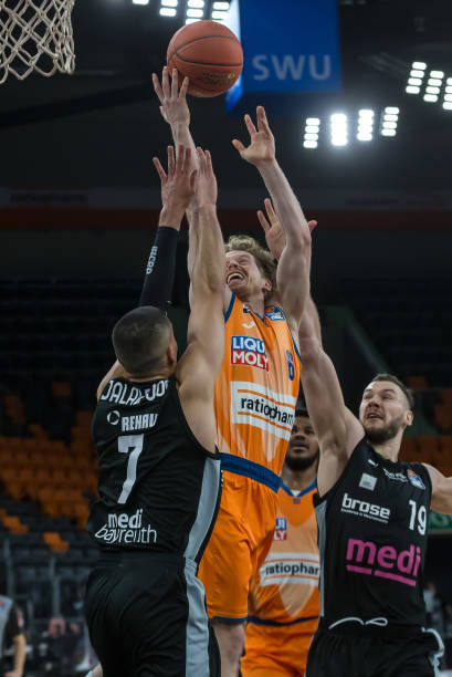 比赛中占据 比赛中占据