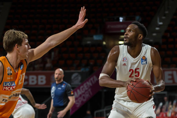 皇马前场逼 皇马前场逼